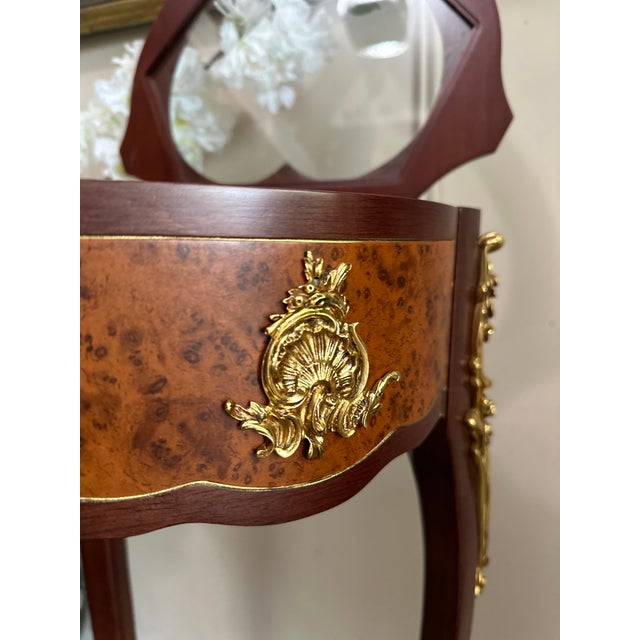 Wood Mid 20th Century Fabergé Heirloom Furniture Collection Heart-Shaped Vitrine/Display Accent Table For Sale - Image 7 of 9