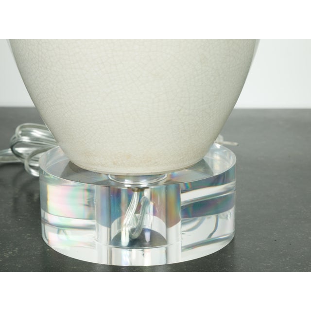 Mid-Century Modern Mid 20th Century Japanese Midcentury Ceramic Table Lamp with Crackle Finish and Lucite Base For Sale - Image 3 of 6