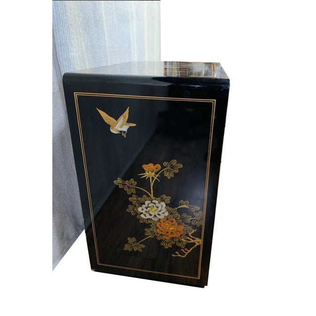 Black Vintage Chinese Asian Chinoiserie Floral Cabinet ~ Black Lacquered Side Table For Sale - Image 8 of 15