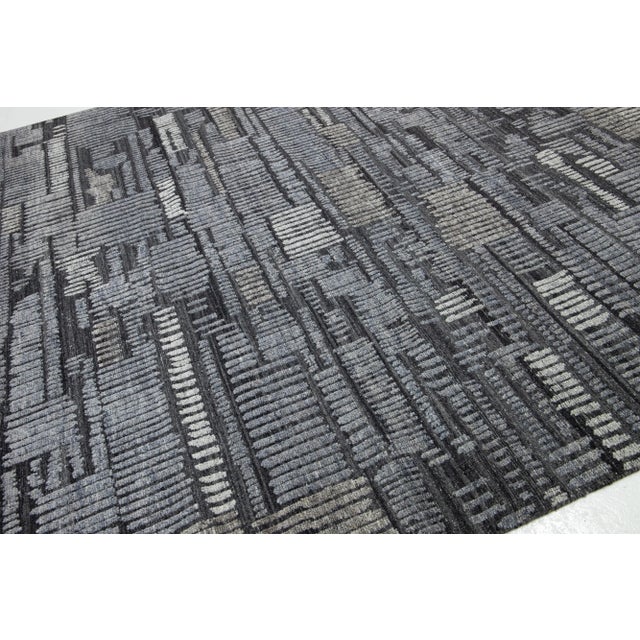 2020s Modern Moroccan Style Wool Rug in Gray Featuring a Geometric Design by Apadana For Sale - Image 5 of 10