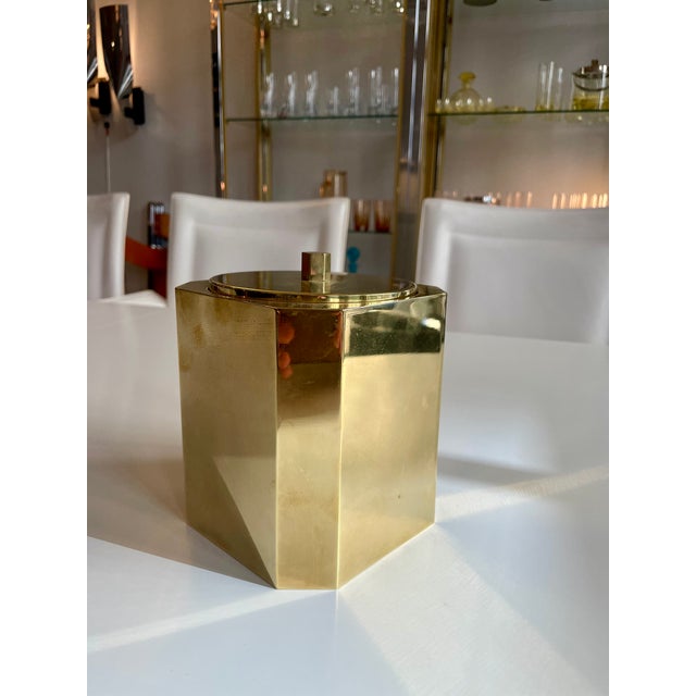 Mid-Century Modern Brass Ice Bucket with Ice Cube Tray and Glass Insert, 1970s For Sale - Image 4 of 10