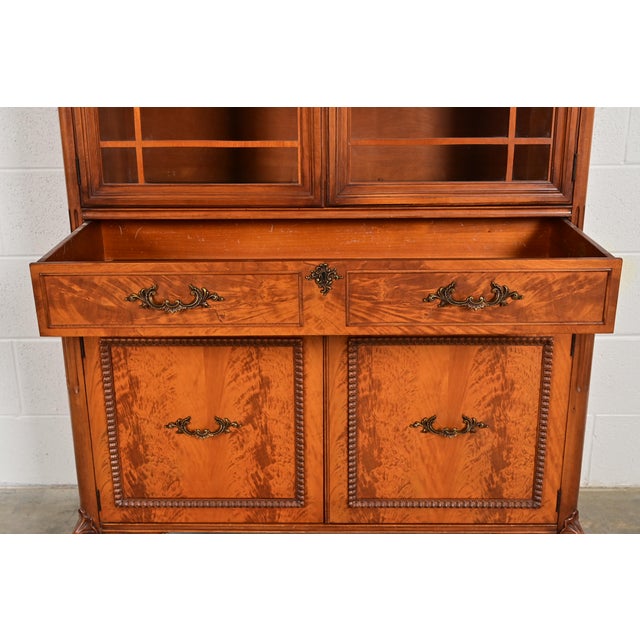 Wood Romweber French Provincial Louis XV Burl Wood Breakfront Bookcase Cabinet, Circa 1920s For Sale - Image 7 of 15
