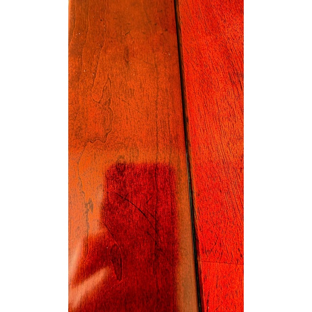 Late 20th Century Baker Furniture Mahogany Two-Tier Coffee Table With Flame Veneer Top & Fluted Columns For Sale - Image 14 of 15