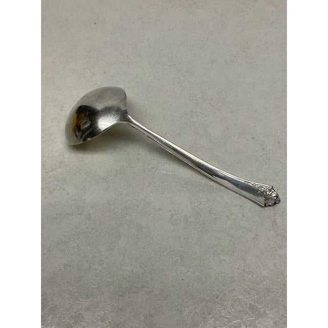 Art Deco Mid 20th Century Damask Rose Sterling Silver Oneida Heirloom Cream Sauce Ladle - No Mono For Sale - Image 3 of 4