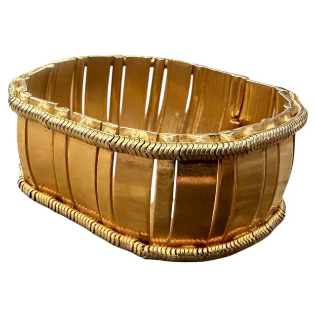 This exceptional 1950s Italian Retro costume jewelry bracelet effortlessly captures late Art Deco aesthetics with its...