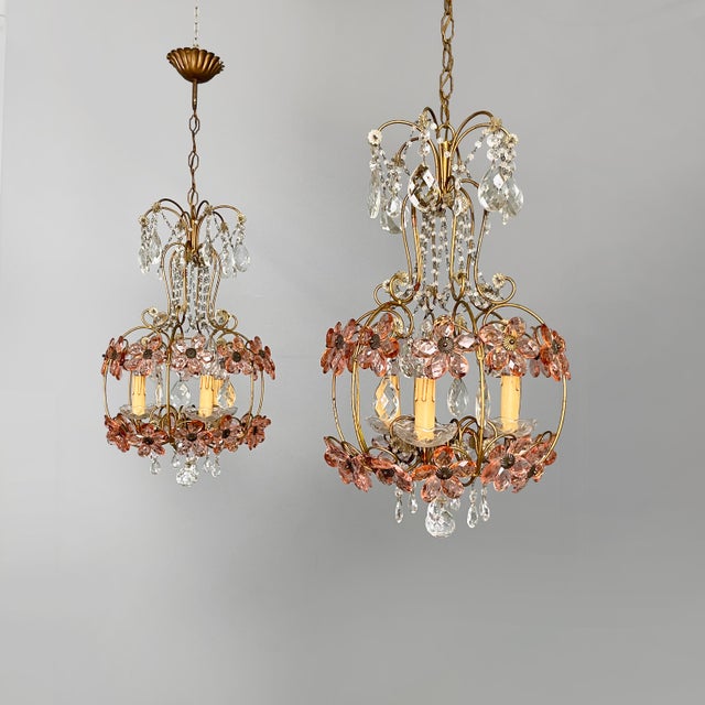 Italian Art Nouveau chandeliers in pink Murano glass and brass, early 1900s Pair of round-based drop chandeliers or...