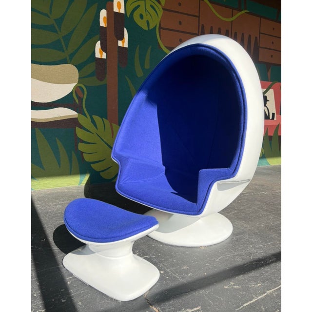 The iconic alpha egg chair that lets you escape into your own private world with its sunken chamber. A perfect chair to...