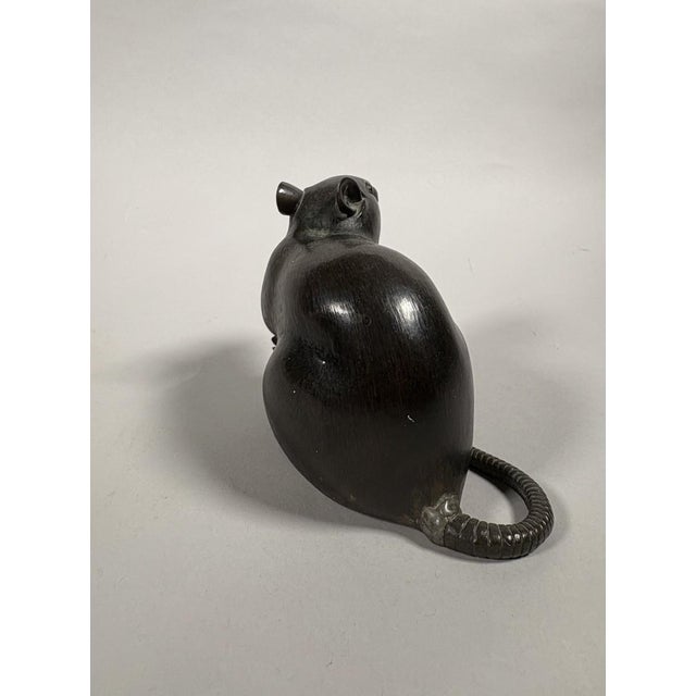 Rat with a Chestnut Okimono - Bronze - Japan - Meiji Period (1868–1912) 19th century For Sale - Image 4 of 9