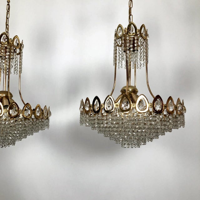 Gilt and Crystal Chandeliers from Sciolari, 1970s, Set of 2 For Sale - Image 6 of 15