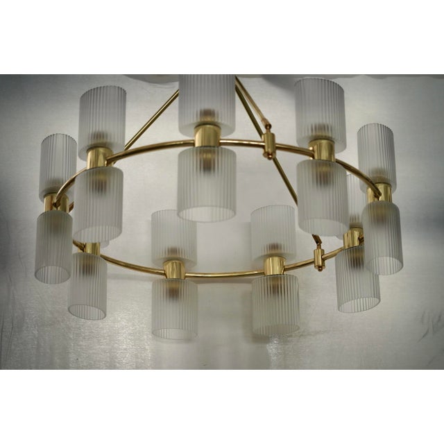 Elegant Murano chandelier with its characteristic circular structure, unique and linear but very refined design. The...