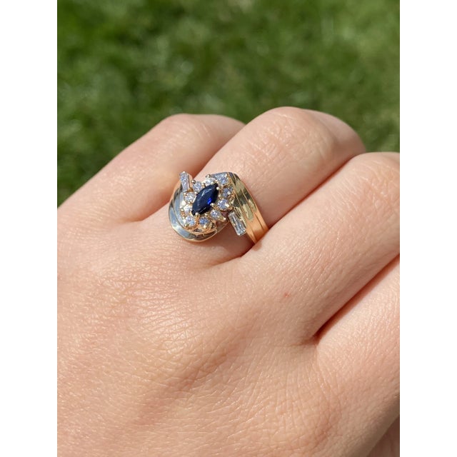 1980s The Osborne Park: Yellow Gold Sapphire and Diamond Designer Ring, Size 10 For Sale - Image 10 of 10