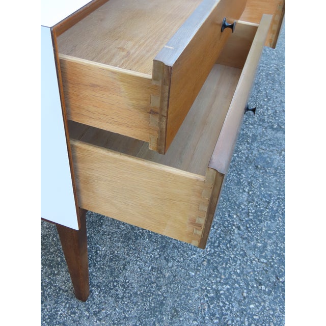 Mid 20th Century America of Martinsville Mid Century Modern Two Tones Nightstands a Pair 6298 For Sale - Image 5 of 18