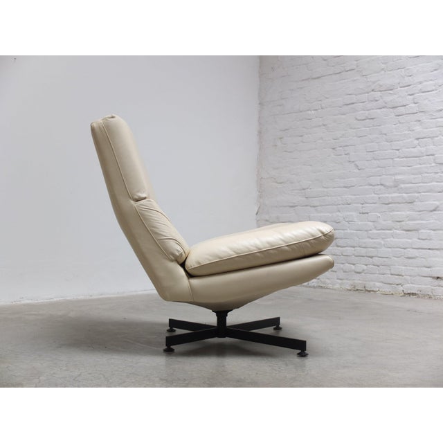 Beautiful lounge chair designed by Georges Van Rijck for Beaufort around 1960. Professionally reupholstered with a high...
