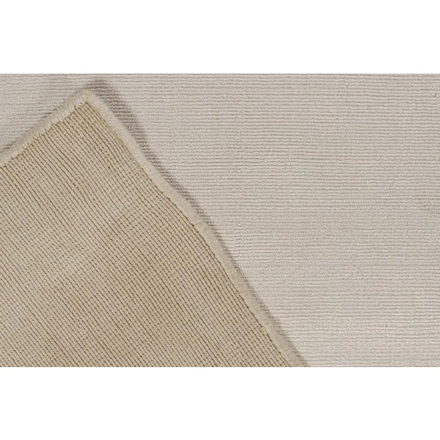 Textile 2010s Rug & Kilim’s Plain Modern Rug in Solid Silver and Off-White Tone-on-Tone - 13x15 For Sale - Image 7 of 7