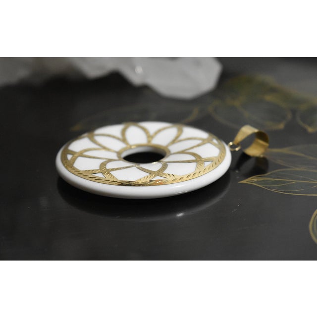 Large Medallion 14k White Chalcedony Pendant For Sale In Philadelphia - Image 6 of 14