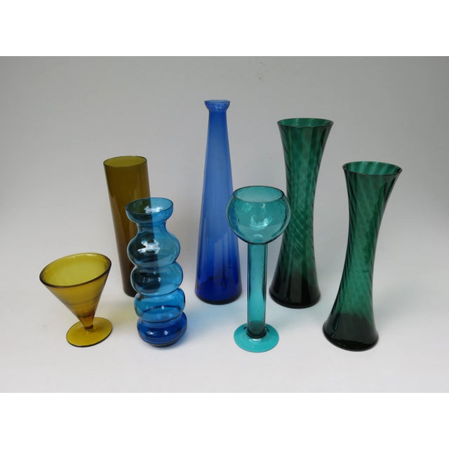 Due to the different and unusual shapes and colors, these vases are also without flowers a real eye catcher. Each on its...