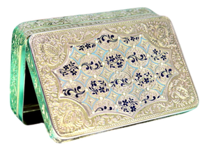 Gold Snuff Box with Engraved Floral Motifs and Garlands