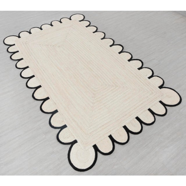 Not Yet Made - Made To Order Black Scallop Edge With Solid White Jute Rug 5x7 Ft. For Sale - Image 5 of 13