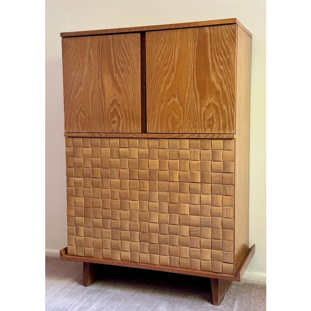 An oak dresser with basket weave motif. Designed by Paul Laszlo for Brown-Saltman of California. From the 1950’s.
