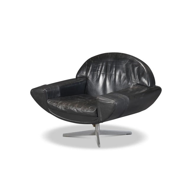 1960s Johannes Andersen "Capri" Swivel Lounge Chair In Black Leather For Sale - Image 5 of 5