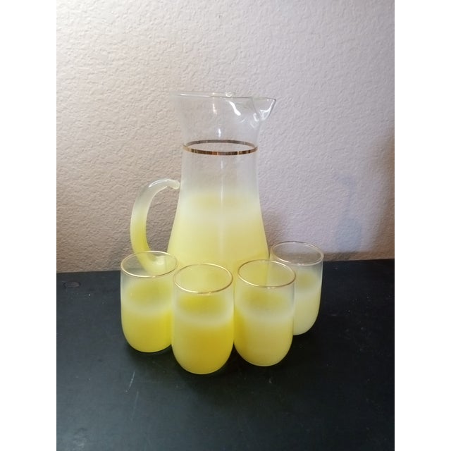 1960s West Virginia Glass Blendo Lemonade Pitcher and 4 Glass Set For Sale - Image 4 of 6