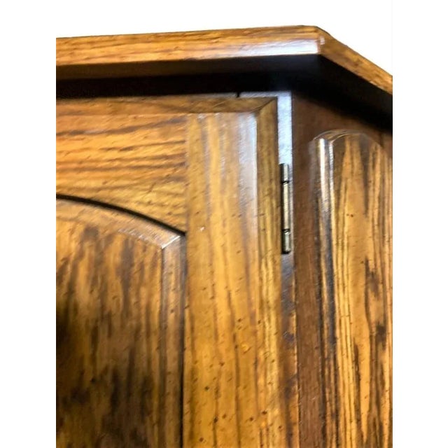 Late 20th century oak side table. Sturdy and well crafted and finished.