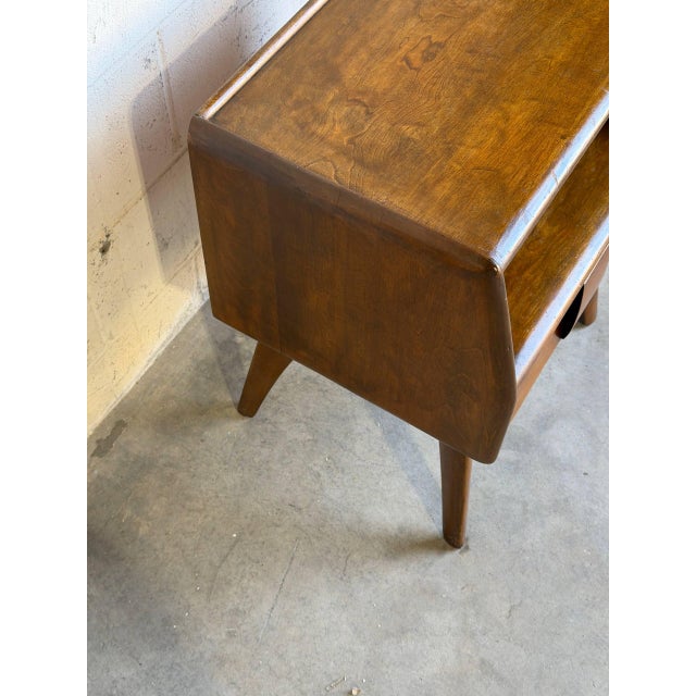 Brown Mid Century Modern in Style of Heywood Wakefield Maple Nightstand 1950s Bedside Table For Sale - Image 8 of 9