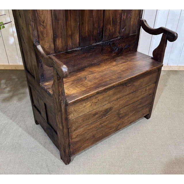 19th Century Breton Oak and Chestnut Entryway Cabinet For Sale - Image 4 of 18