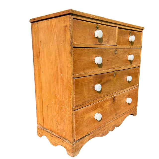 American American Primitive Pine Chest of Drawers With Porcelain Knobs, 19th Century For Sale - Image 3 of 10