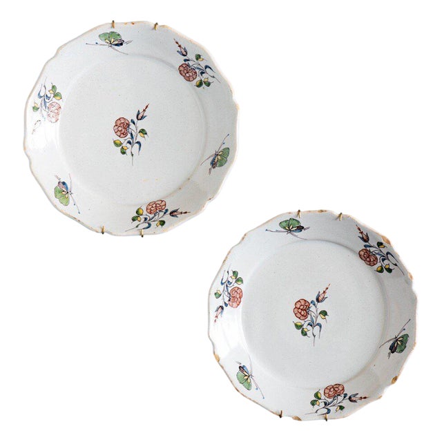 Red Floral Faience Plates from La Rochelle, 18th Century, Set of 2 For Sale