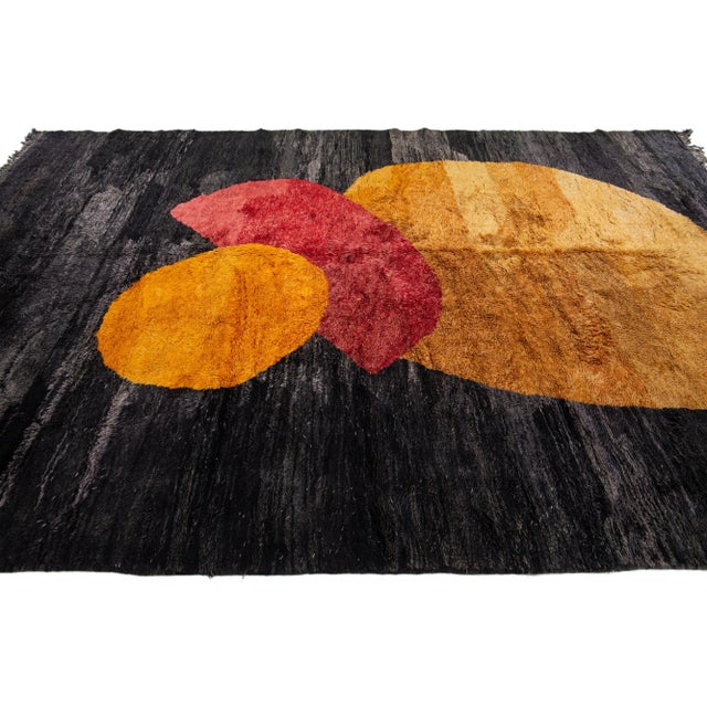 2020s Modern Moroccan Handmade Charcoal Wool Rug With Abstract Design For Sale - Image 5 of 12