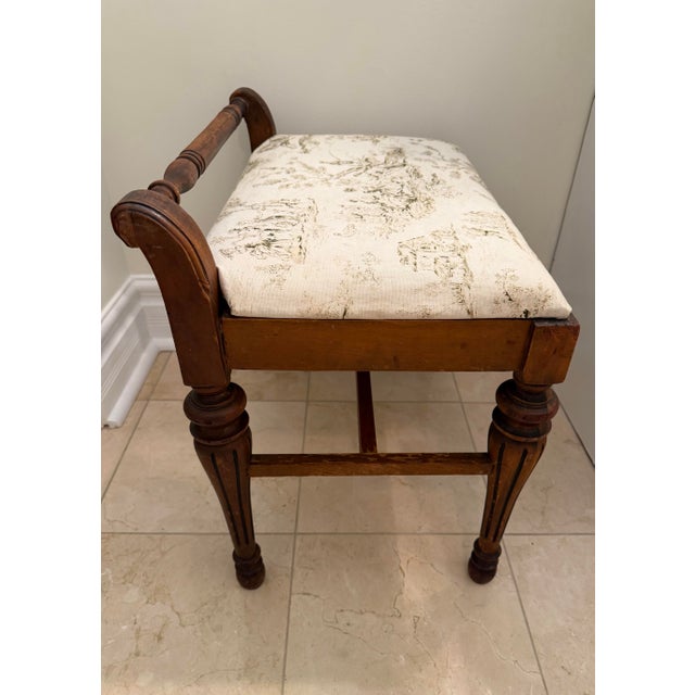 French Country Vintage 1930s American Walnut Upholstered Entryway Bench With French Toile Linen Seat For Sale - Image 3 of 7