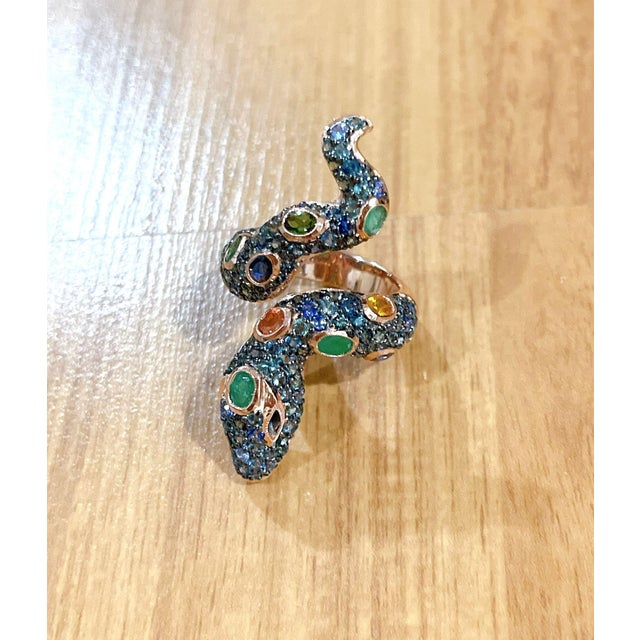 Bochic "Orient" Vintage Emerald & Fancy Sapphires Serpent Ring 18K & Silver For Sale In New York - Image 6 of 18
