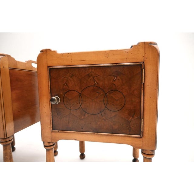 Vintage Georgian Style Yew Wood Oyster Veneer Nightstands, 1930, Set of 2 For Sale - Image 9 of 11