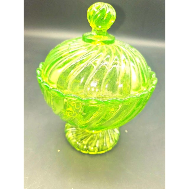 Antique Baccarat Bonbonnière in Uralin For Sale - Image 6 of 10