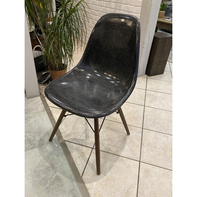 DSW Chair in Black Fiber by Charles and Ray Eames for Herman Miller, 1950 For Sale - Image 6 of 18