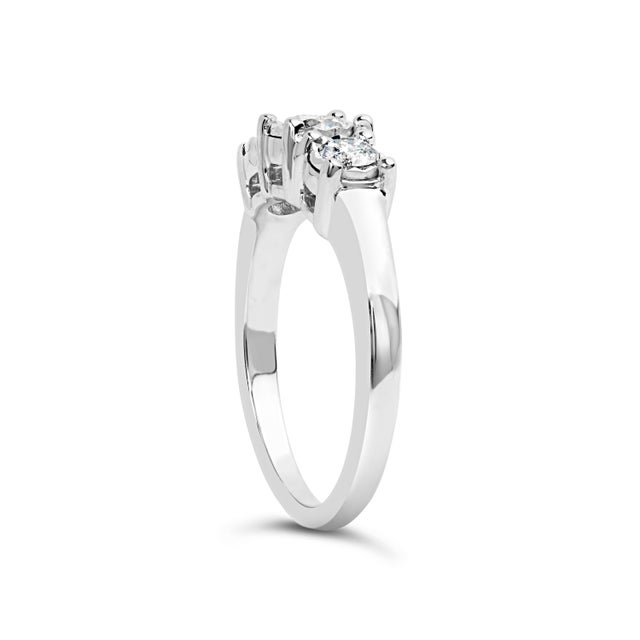 14K White Gold 1/2 Cttw Miracle Set Round Lab Grown Diamond Three Stone Illusion Plate Ring (F-G Color, VS1-VS2 Clarity) - Ring Size 5 For Sale - Image 4 of 7
