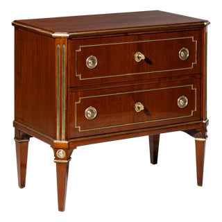 Late 18th Century Neoclassical Chest of Drawers in Mahogany For Sale