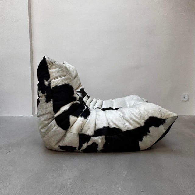 1970s Togo Lounge Chair in Two-Tone Cowhide Leather by Michel Ducaroy for Ligne Roset, 1970 For Sale - Image 5 of 11