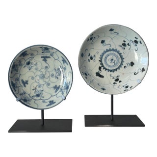Early 18th Century Qing Dynasty Chinese Kangxi Blue and White Porcelain Plates- A Pair For Sale