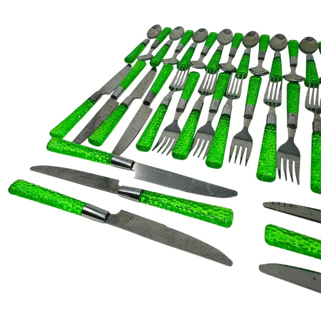Vintage Cambridge "Dazzle" 44-Piece Flatware Set | Mid Century Modern Green Textured Plastic Handles | Stainless Steel Cutlery MCM For Sale - Image 4 of 13