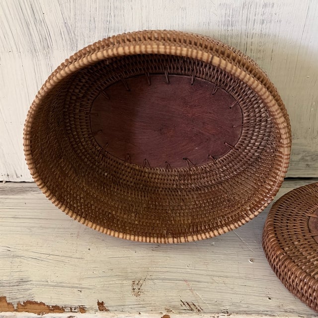 1950s Vintage Wicker Basket W/ Lizard Top For Sale - Image 5 of 12