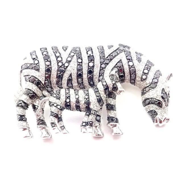 2000 - 2009 Michele Della Valle 18k White Gold White & Black Diamond Zebra Brooch For Sale - Image 5 of 5