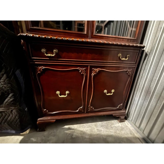 Wood Traditional China Display Cabinet by Bernhardt For Sale - Image 7 of 12