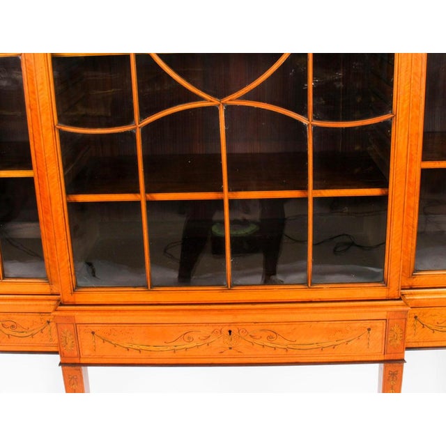 Satinwood Breakfront Bookcase or Display Cabinet from Edwards & Roberts, 19th Century For Sale - Image 3 of 18