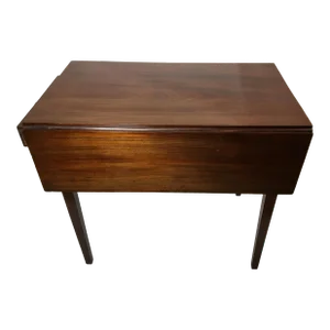 Early 19th Century American Hepplewhite Mahogany Drop-Leaf Table