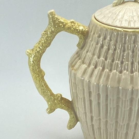 Vintage Coastal Belleek Ireland Limpet Yellow Coffee Pot With Lid 5th Mark: 1955-1965 For Sale In Philadelphia - Image 6 of 18