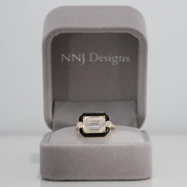 Modern 3.5Ct Lab Grown Diamond Ring With Natural Diamond Accents: Solid 14k Gold,, Size 6.75 For Sale - Image 3 of 10