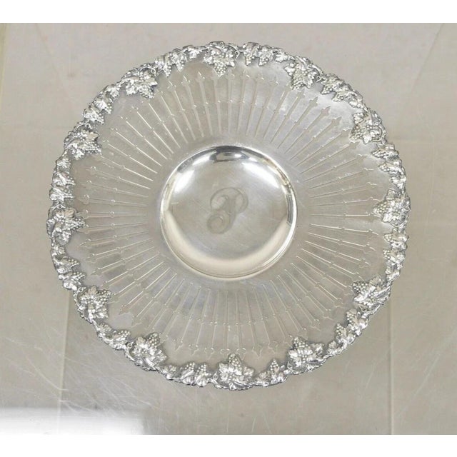 Early 20th Century English Edwardian Grapevine Repousse Silver Plated "P" Round Serving Platter For Sale - Image 10 of 10
