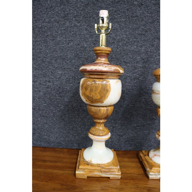 Italian Pair of Italian Neoclassical Alabaster Table Lamps For Sale - Image 3 of 11